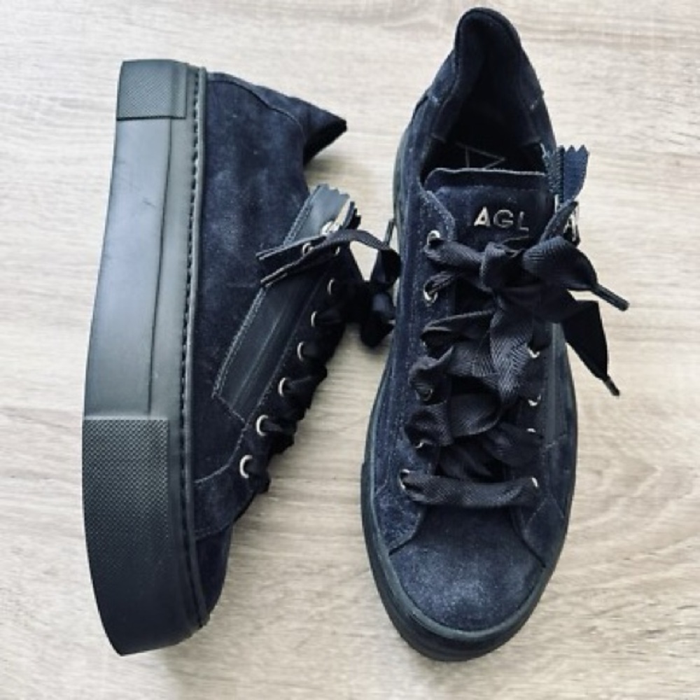 Agl Navy & black Suede beautiful Minimalist Sneakers Low-Top Design sz38